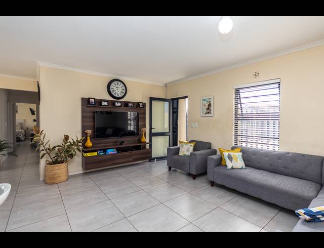 3 BEDROOM FREEHOLD FOR SALE IN PARKLANDS